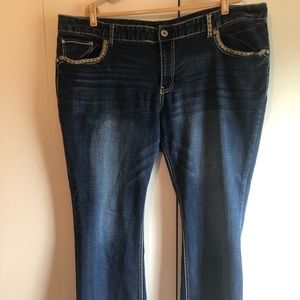 Boot cut jeans with embroidery